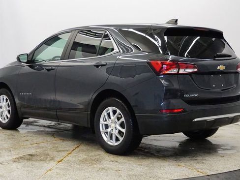 Used 2022 Chevrolet Equinox LT w/ Driver Convenience Package AWD/4WD image 3