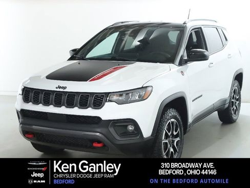 Used 2025 Jeep Compass Trailhawk AWD/4WD image 1