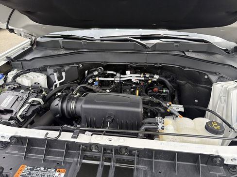 Used 2023 Ford Explorer XLT w/ Equipment Group 202A AWD/4WD image 33