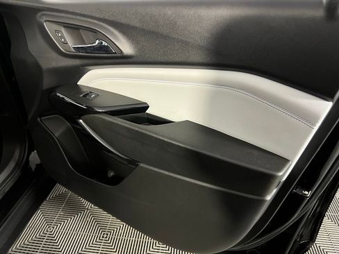 Used 2025 Chevrolet Trax LT w/ LT Convenience Package image 32