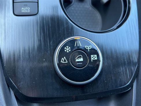 Used 2025 Nissan Rogue SV image 31