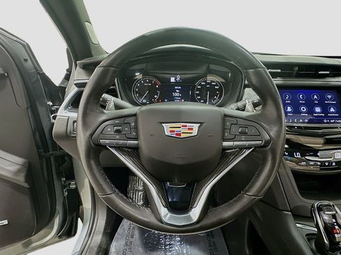 Used 2023 Cadillac XT6 Sport image 11