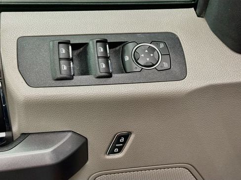 Used 2019 Ford F150 XLT w/ Equipment Group 302A Luxury AWD/4WD image 18