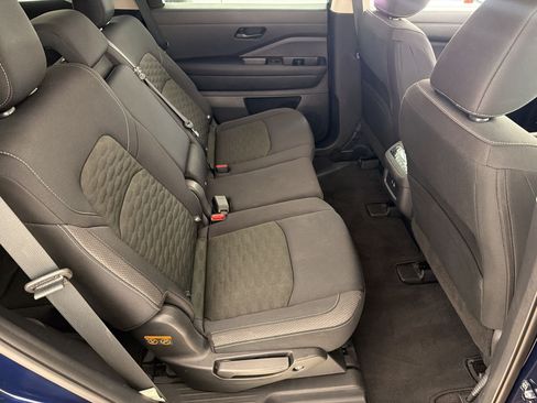 Used 2025 Nissan Pathfinder SV AWD/4WD image 28