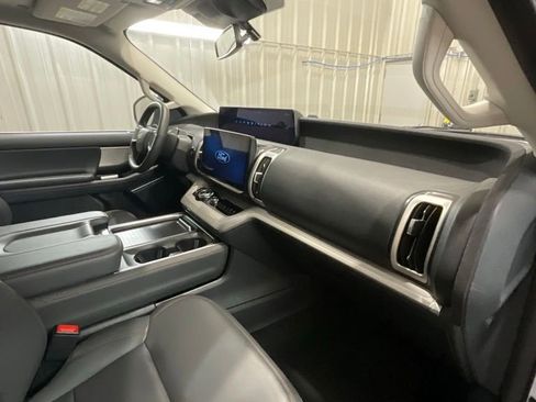 Used 2025 Ford Expedition Active RWD image 16