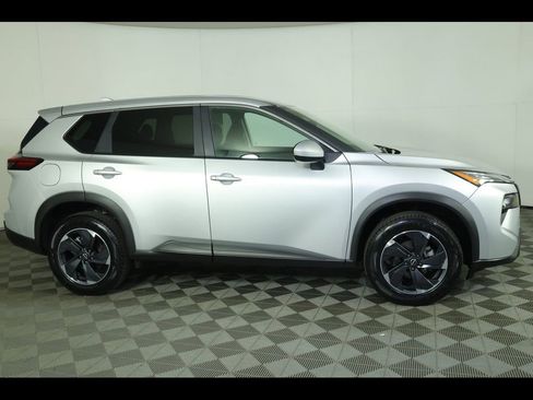 Used 2025 Nissan Rogue SV AWD/4WD image 11