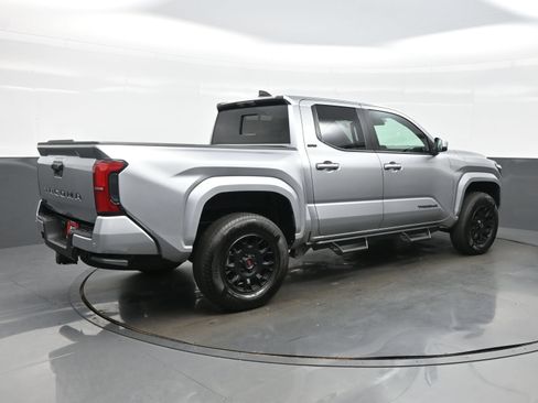 Used 2025 Toyota Tacoma SR5 AWD/4WD image 6