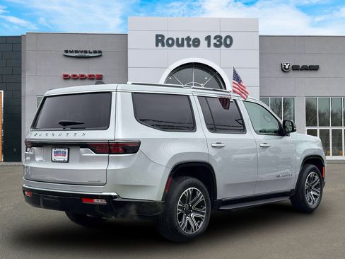 Used 2024 Jeep Wagoneer Series II w/ Flexible Seating Group image 3