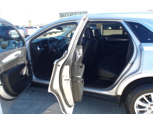 Used 2017 Cadillac XT5 Luxury w/ Driver Awareness Package image 15