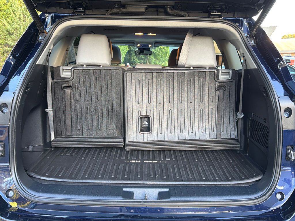 Used 2023 Toyota Highlander XLE AWD/4WD image 6