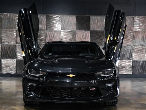 Used 2018 Chevrolet Camaro SS image 7