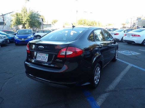 Used 2013 Ford Fiesta SE FWD image 3