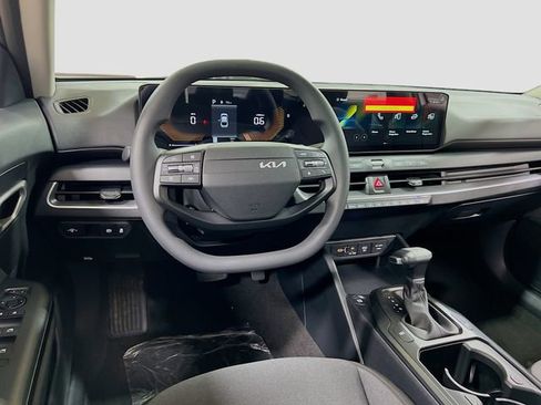 New 2025 Kia K4 LX image 20