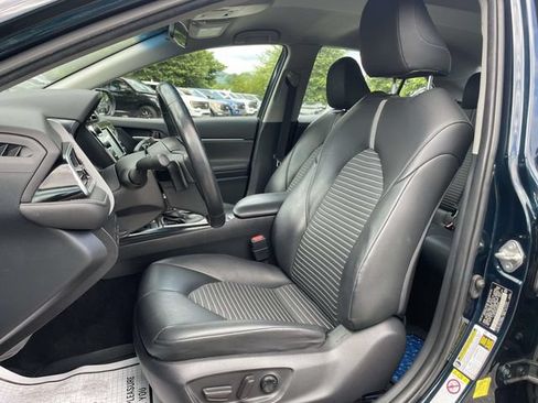 Used 2018 Toyota Camry SE FWD image 19
