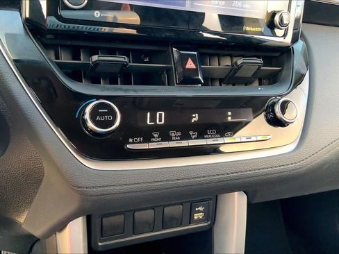 Used 2022 Toyota Corolla Cross LE FWD image 32