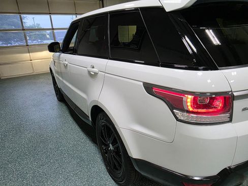Used 2017 Land Rover Range Rover Sport SE AWD/4WD image 10