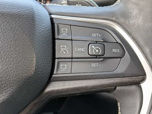 Used 2023 Jeep Grand Cherokee Limited w/ Luxury Tech Group II AWD/4WD image 27