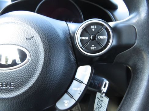 Used 2016 Kia Soul + FWD image 22