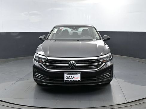 Used 2024 Volkswagen Jetta SE FWD image 2