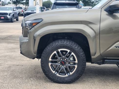 Used 2025 Toyota Tacoma TRD Sport AWD/4WD image 8