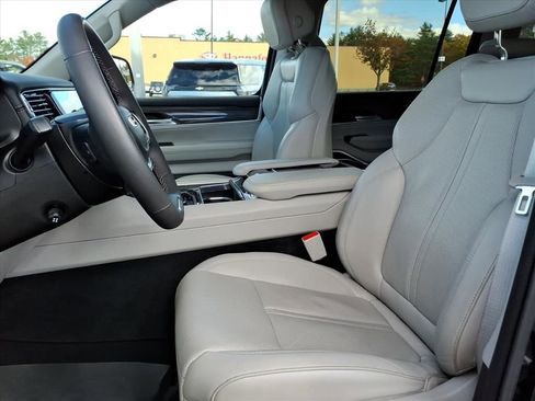 Used 2022 Jeep Wagoneer Series II AWD/4WD image 15
