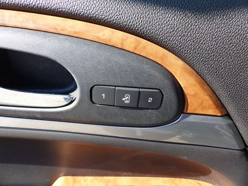 Used 2011 Buick Enclave CXL FWD image 19