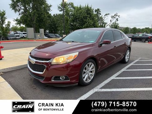 Used 2015 Chevrolet Malibu LT FWD image 2