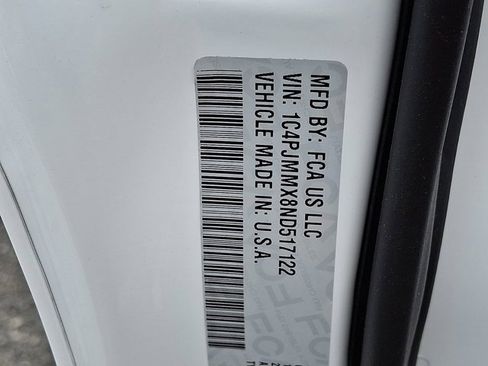 Certified 2022 Jeep Cherokee Latitude Lux image 30