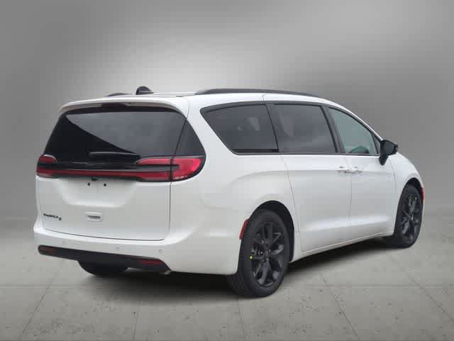 New 2026 Chrysler Pacifica Select FWD image 8