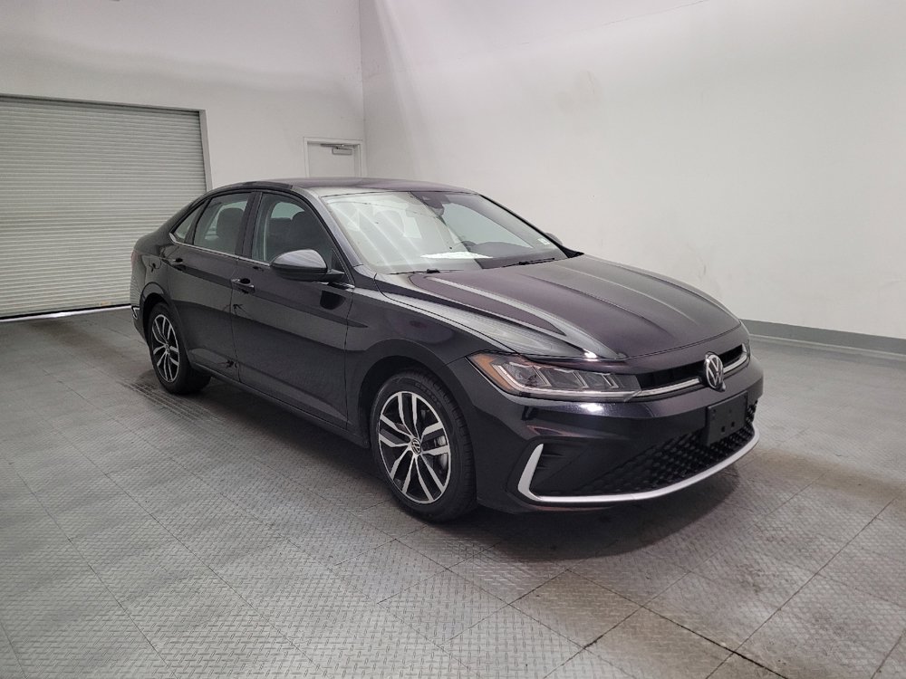 Used 2025 Volkswagen Jetta SE FWD image 13