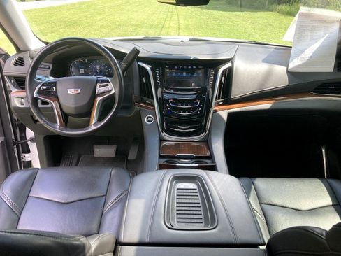 Used 2019 Cadillac Escalade Premium Luxury image 14