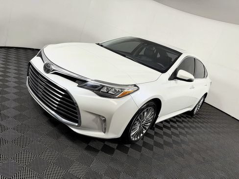 Used 2016 Toyota Avalon Limited FWD image 18