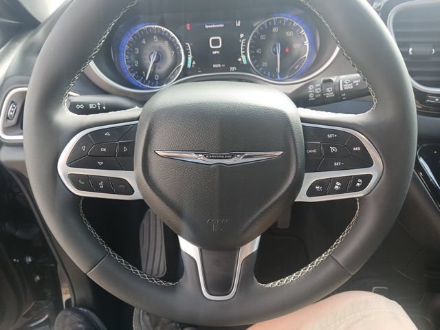 Used 2025 Chrysler Pacifica Select FWD image 44