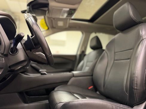 Used 2023 Nissan Rogue SL w/ SL Premium Package image 15