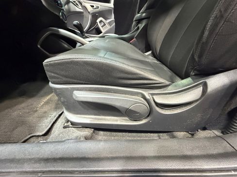 Used 2017 Hyundai Veloster Value Edition image 14