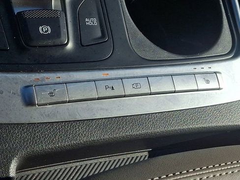 Used 2025 Kia Carnival image 27