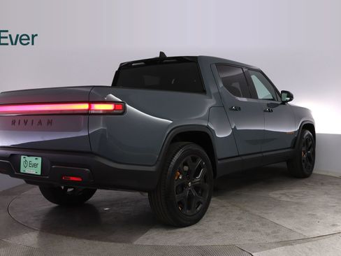 Used 2025 Rivian R1T Premium AWD/4WD image 3