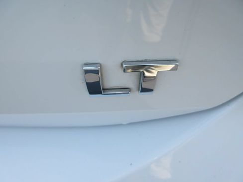 Used 2019 Chevrolet Equinox LT w/ Driver Convenience Package FWD image 10