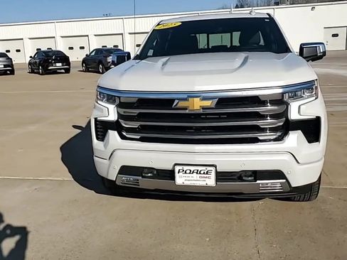 Used 2025 Chevrolet Silverado 1500 High Country w/ High Country Premium Package AWD/4WD image 3