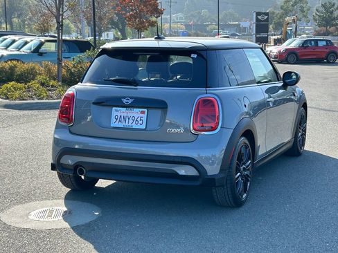 Used 2022 MINI Cooper 2-Door Hardtop image 5