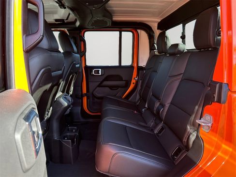 New 2025 Jeep Gladiator Sport w/ Premium Package image 15