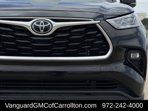 Used 2021 Toyota Highlander Limited FWD image 4