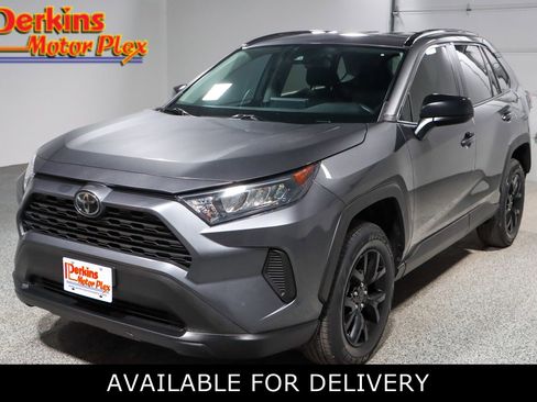 Used 2021 Toyota RAV4 LE image 1