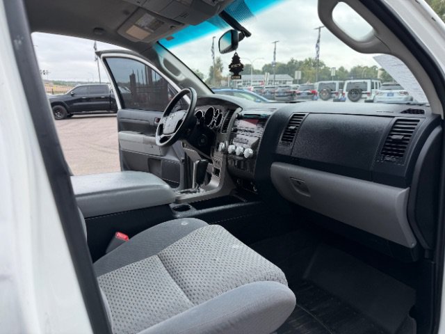 Used 2013 Toyota Tundra 4x4 CrewMax w/ SR5 Pkg image 25