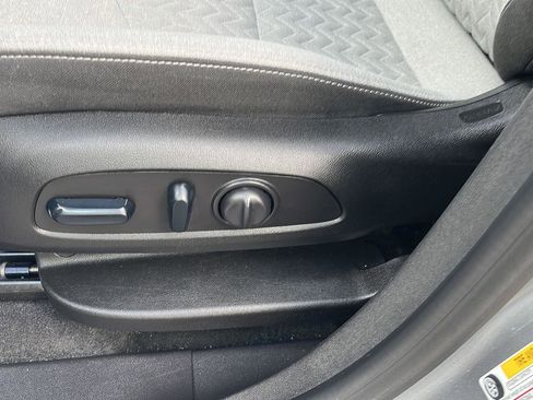 Used 2024 Chevrolet Equinox LS w/ LS Convenience Package image 20