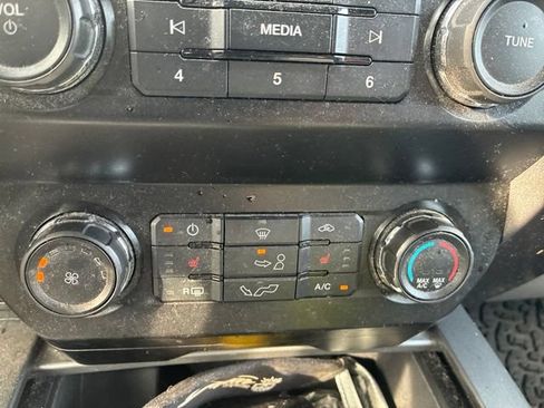 Used 2019 Ford F150 XLT w/ Equipment Group 302A Luxury AWD/4WD image 10