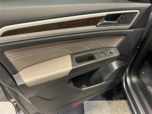 Certified 2022 Volkswagen Atlas SE image 7