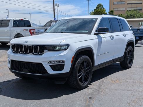 Used 2023 Jeep Grand Cherokee Limited w/ Trailer Tow Prep Group (B) AWD/4WD image 10