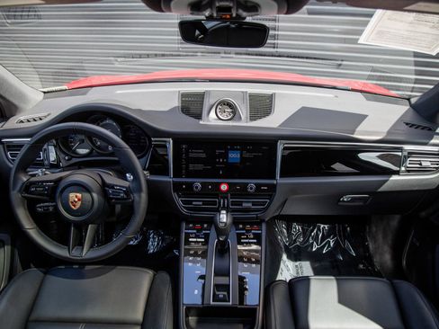 Certified 2026 Porsche Macan AWD/4WD image 21