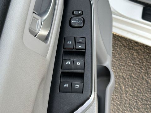 Used 2017 Toyota Camry LE FWD image 18